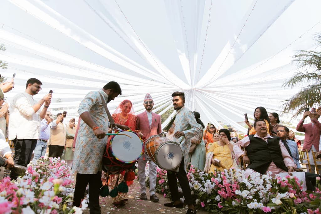 Neeti & Rakshyak - Photo 17